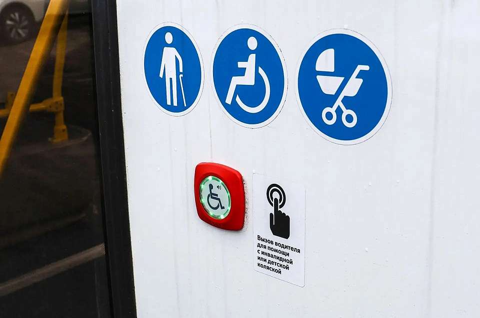 Кондиционеры и валидаторы: воронежцам показали салон новых автобусов-«гармошек»