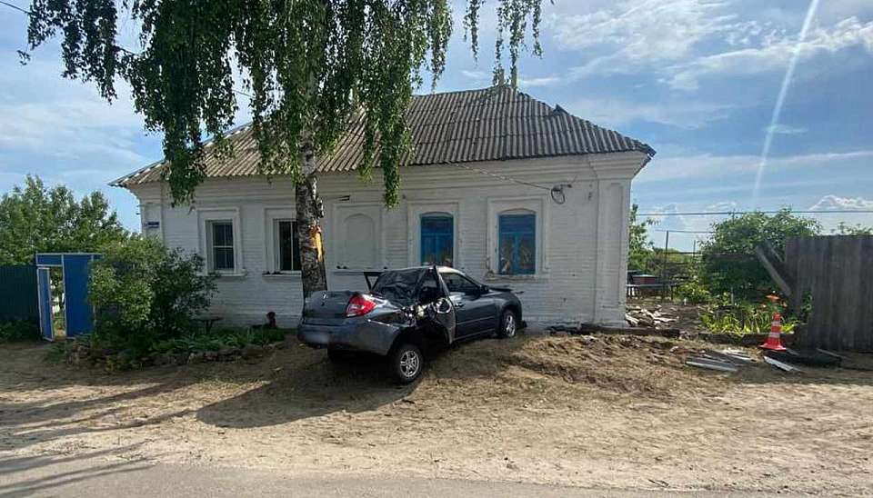 Два 17-летних подростка пострадали в ДТП с пьяным водителем в воронежском райцентре