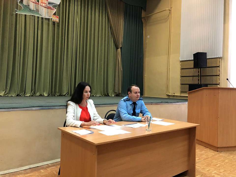 В Коминтерновском районе обращения граждан находятся на особом контроле