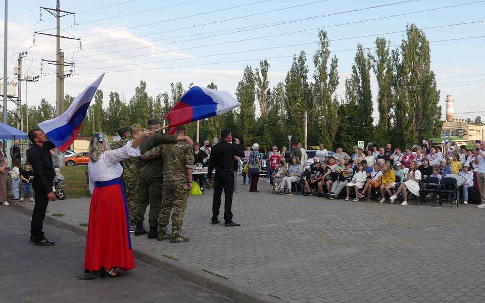 «С нами Россия»