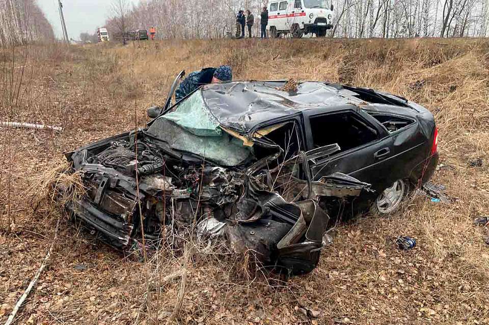 После столкновения с КамАЗом на трассе под Воронежем погиб водитель «Приоры»