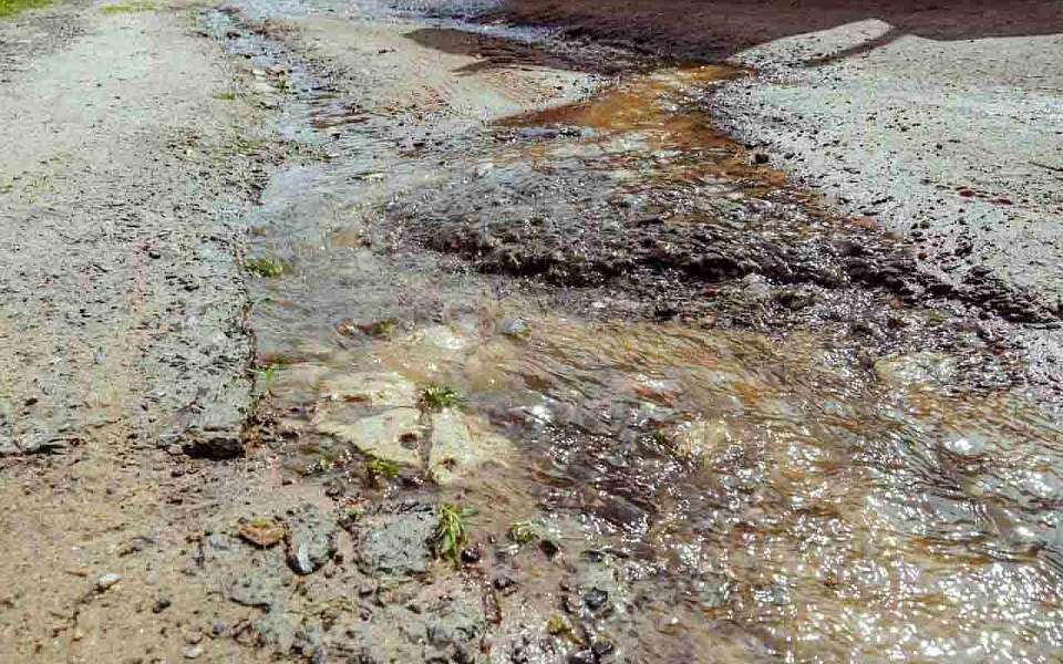 Провал на канализационном коллекторе произошел в Воронеже из-за износа