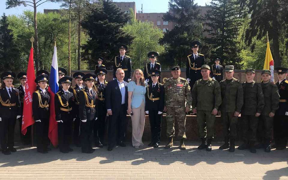 В Коминтерновском районе прошла торжественная линейка «Связь времен и поколений»