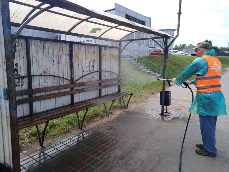 В Воронеже опять продезинфицировали остановки, переходы и парковки