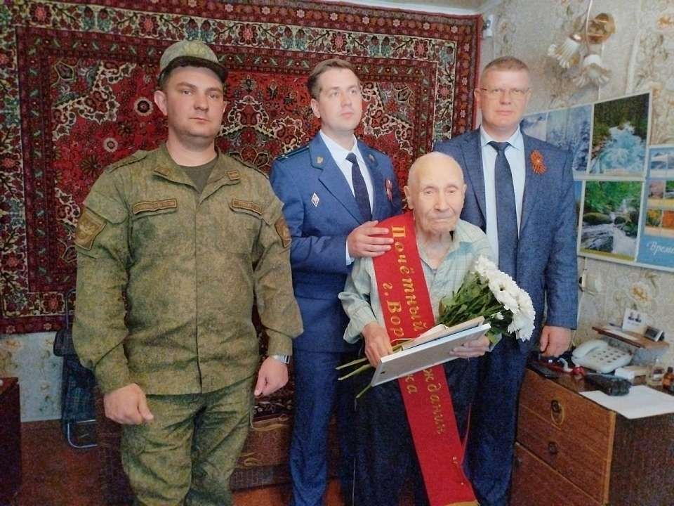 В Коминтерновском районе поздравляют ветеранов