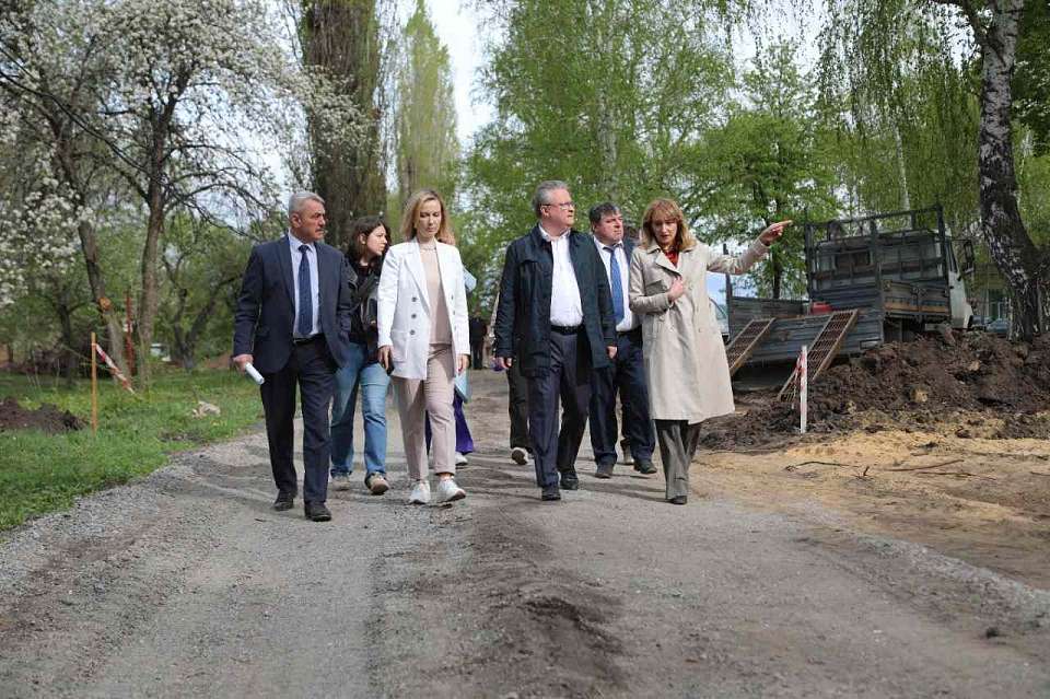 Ход реконструкции детского лагеря «Маяк» проверил мэр Воронежа