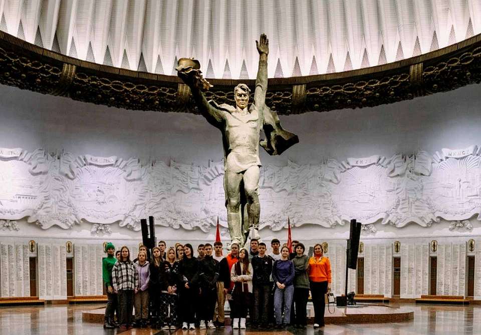 Воронежское землячество подарило детям участников СВО экскурсию в Москву