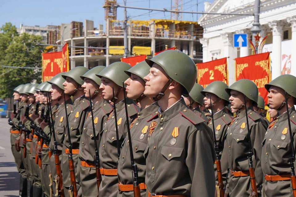 Первые лица региона поздравили воронежцев с Днем защитника Отечества