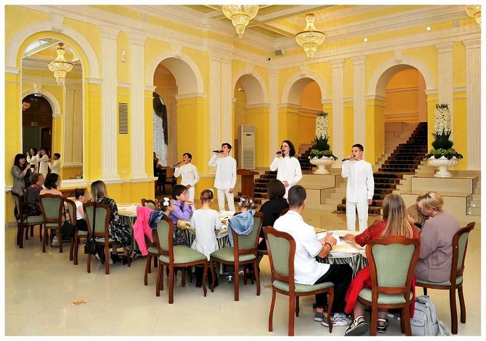 Глава Ленинского района Сергей Ситников поздравил семьи защитников Родины