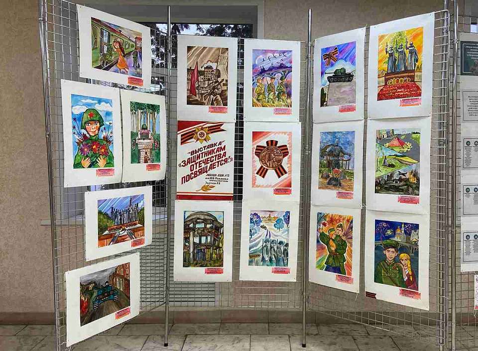 В управе Железнодорожного района открылась выставка художественных работ «Защитникам Отечества посвящается!»
