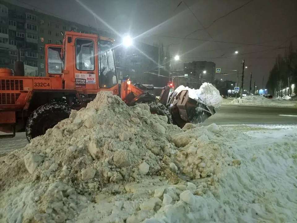 Ночью 1 марта улицы Воронежа от снега чистили 125 единиц спецтехники