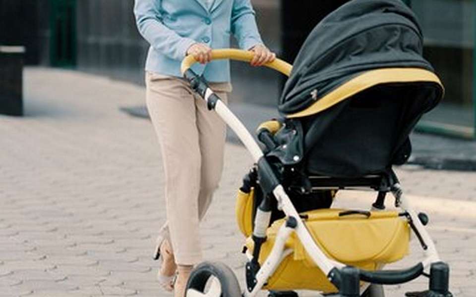 Под Воронежем на коляску с младенцем упал кусок кирпича