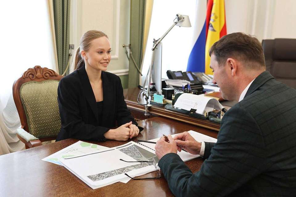 Мэр Воронежа Сергей Петрин поздравил с днем рождения олимпийскую чемпионку Ангелину Мельникову
