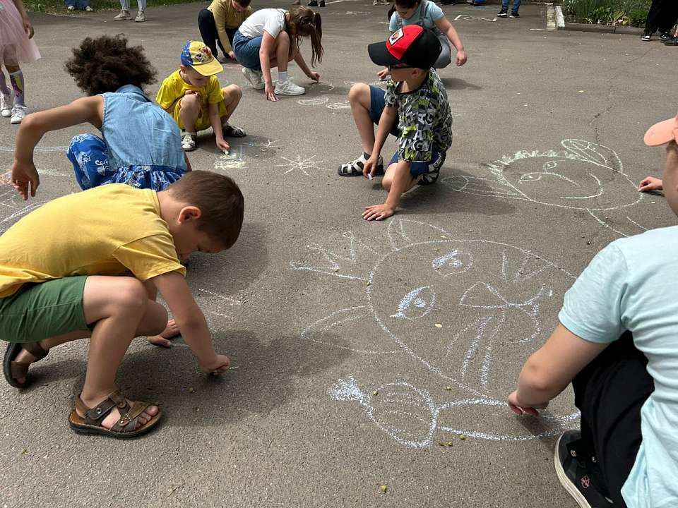 В Коминтерновском районе проходят праздники, приуроченные ко Дню защиты детей