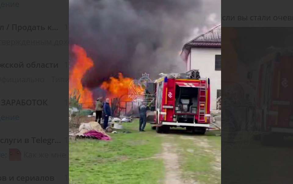 В воронежском микрорайоне Таврово загорелась хозпостройка