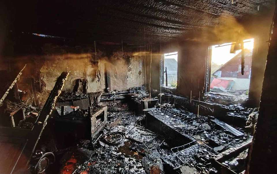 Фото с места унесшего жизни двух женщин страшного пожара опубликовал воронежский СК