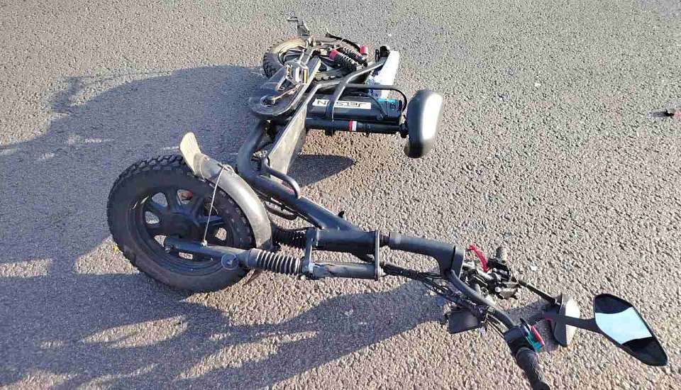 После ДТП с автомобилем 33-летнего воронежца на электроскутере доставили в больницу