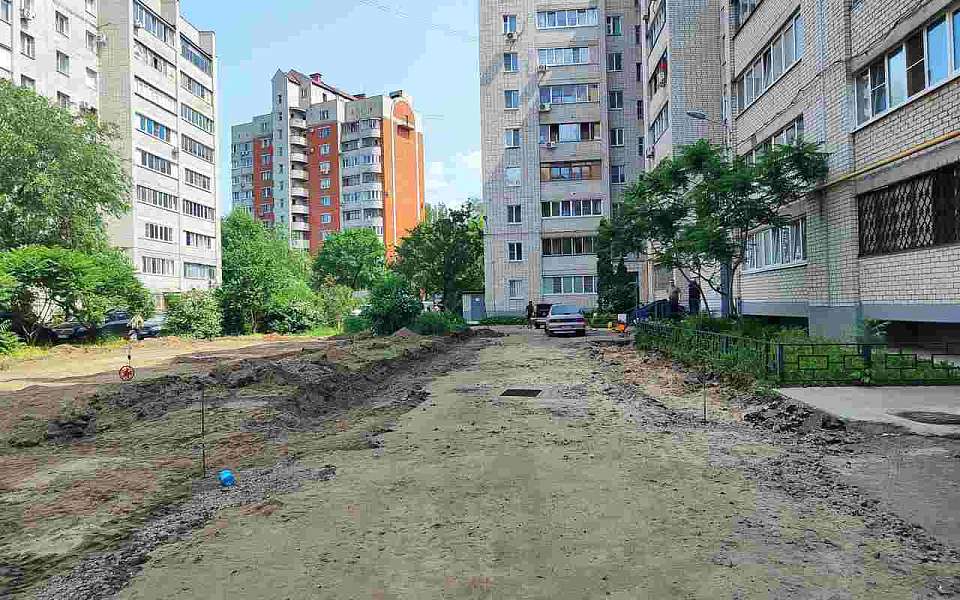 Во дворах многоквартирных домов района продолжаются работы по благоустройству