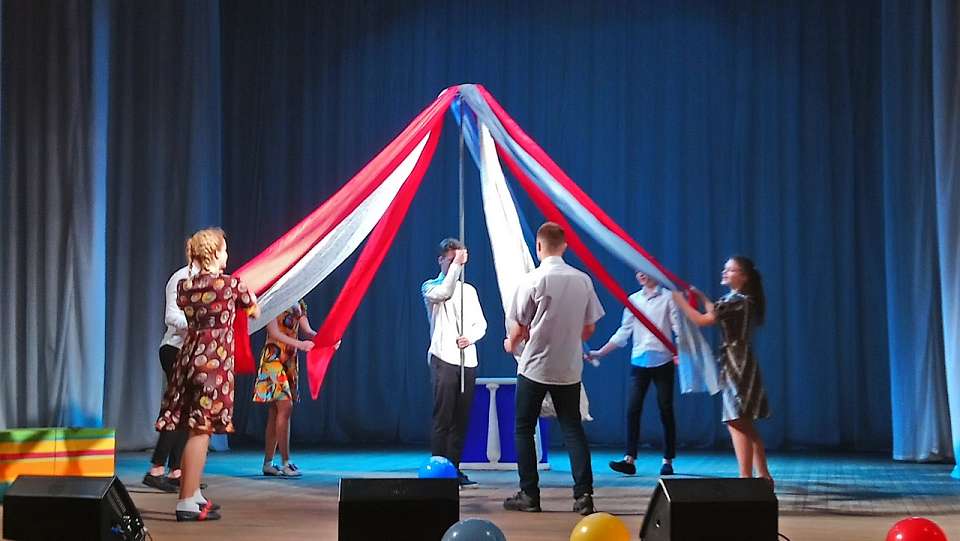 В Центральном районе прошел смотр театральных миниатюр «Интересное рядом» среди образовательных учреждений 