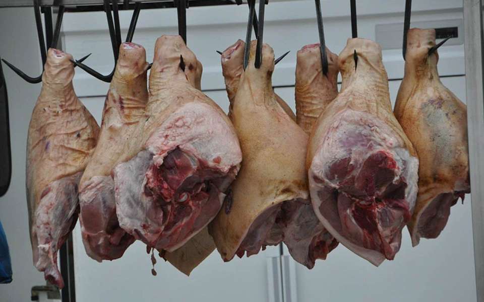 Не завышать цену на мясо на майские праздники потребовали от воронежских торговых сетей в УФАС