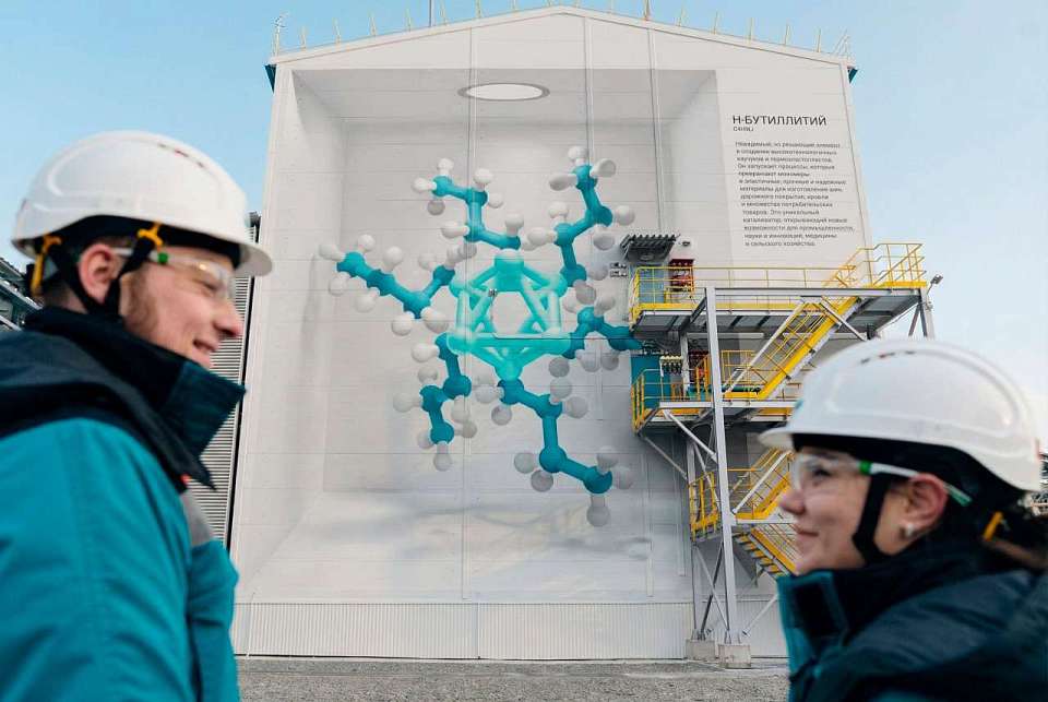 На «Воронежсинтезкаучуке» появился масштабный промышленный мурал