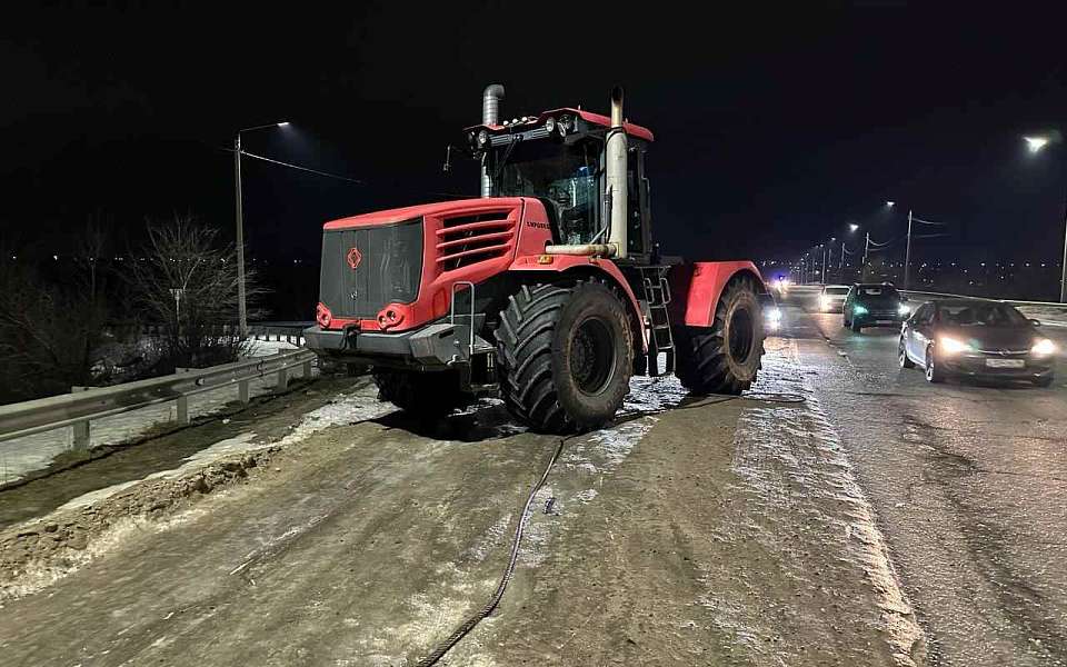 Получил травмы водитель «Митсубиси», наехав под Воронежем на буксировочный трос трактора 
