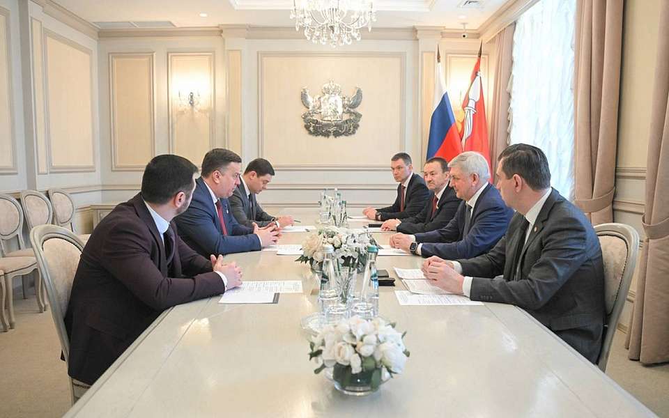 Встречу с руководством законодательных органов власти Совета Содружества «Донбасс» провел воронежский губернатор