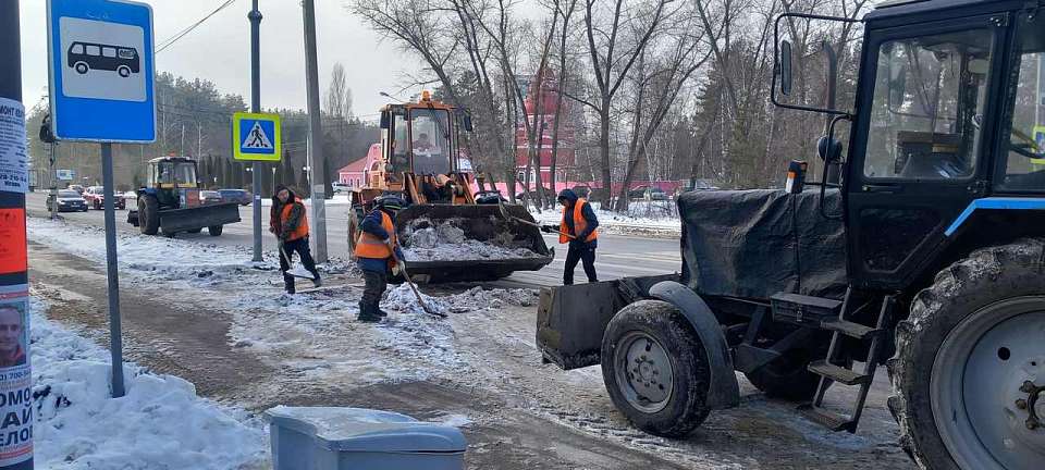 Продолжается вывоз снега с улиц Железнодорожного района
