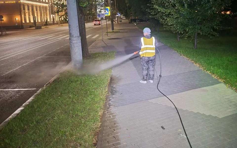 Ночной полив: как в Ленинском районе спасают растения от жары