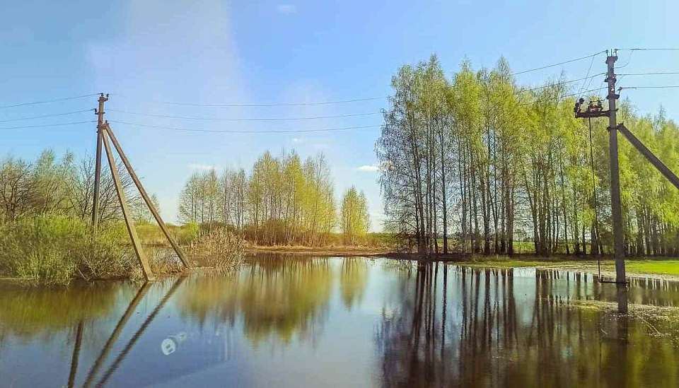 Мост между двумя воронежскими хуторами оказался под водой