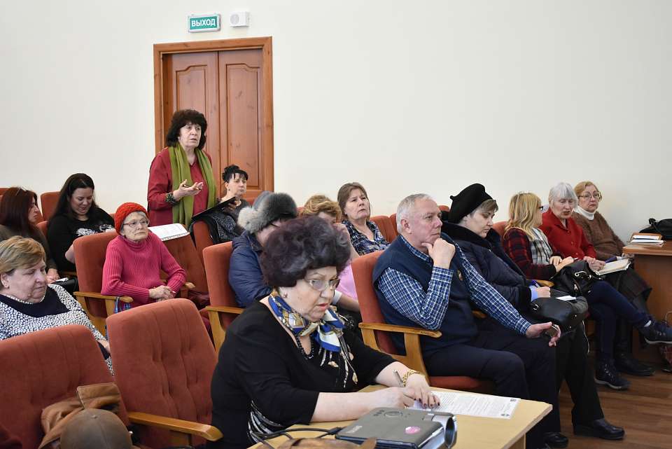 В Ленинском районе продолжает работу клуб ЖКХ