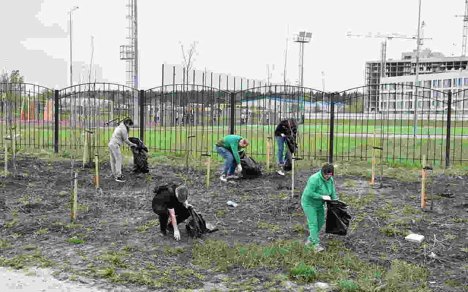В Железнодорожном районе прошел санитарный день в рамках месячника благоустройства 