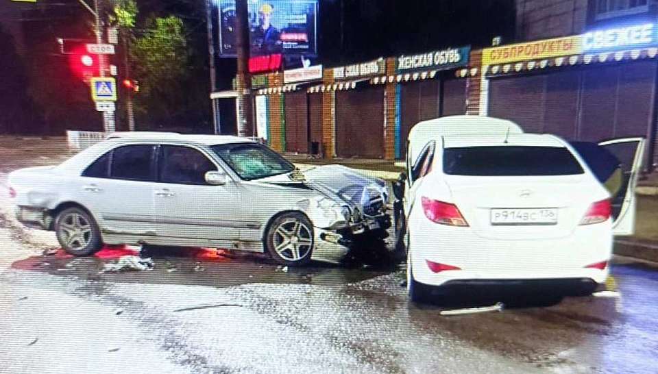 Четыре человека пострадали в ночном ДТП в Воронеже