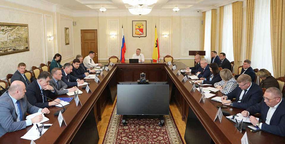 Ремонт мемориалов, школы, Дворца спорта «Юбилейный» и лагеря «Маяк» обсудили в мэрии Воронежа