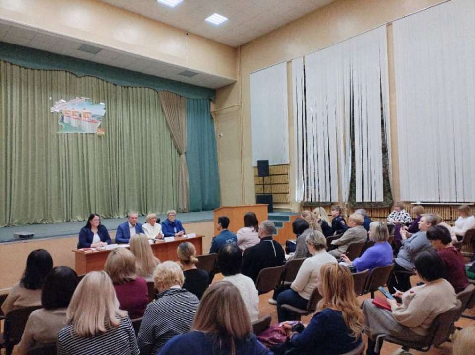  В Коминтерновском районе состоялось расширенное заседание комиссии по делам несовершеннолетних