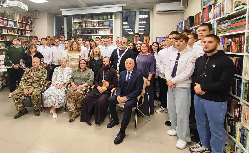 В Ленинском районе состоялась презентация книги военного волонтера