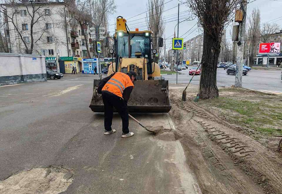 Традиционная весенняя уборка охватывает все больше территорий Железнодорожного района