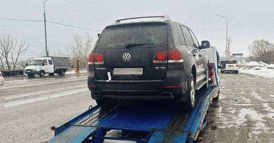 Владельца Touareg с 55 штрафами задержали на воронежской трассе