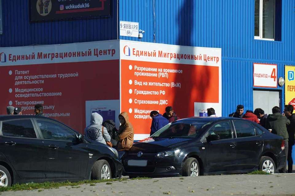 Канал незаконной легализации мигрантов пресекли в Воронежской области