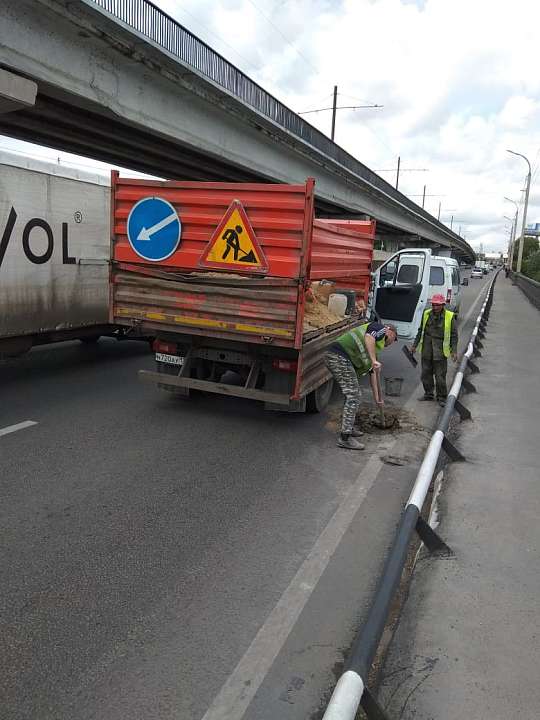 В Железнодорожном районе идет благоустройство территории у Северного моста
