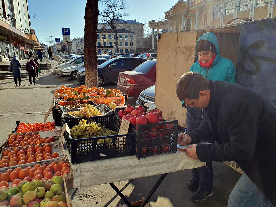 В Ленинском районе Воронежа уличная торговля довела гражданку до суда