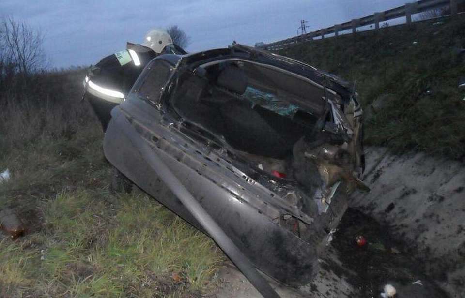 В съехавшей в кювет на воронежской трассе «Ладе Гранте» пострадали люди