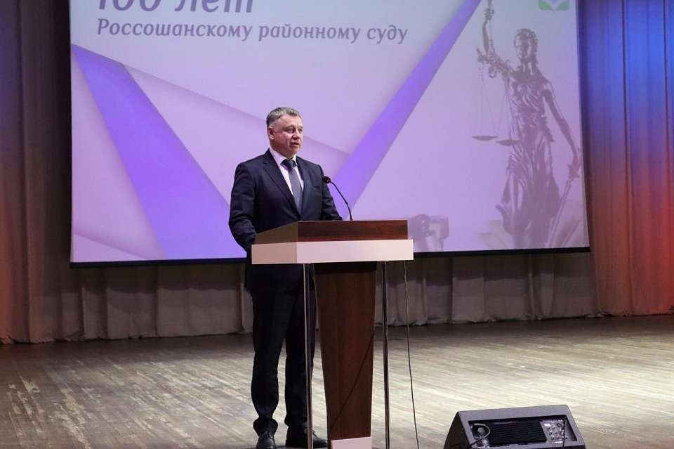 В мошенничестве заподозрили главу администрации района Воронежской области