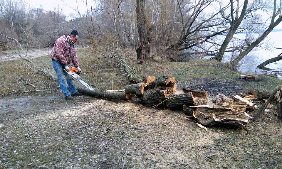 В Ленинском районе прошел районный субботник