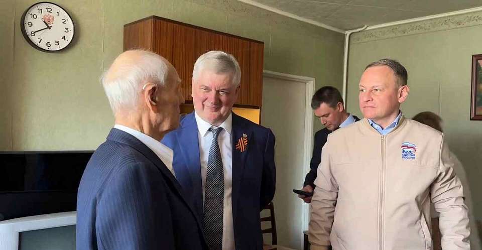 Легендарного воронежского танкиста Николая Борисова с Днём Победы поздравил Александр Гусев
