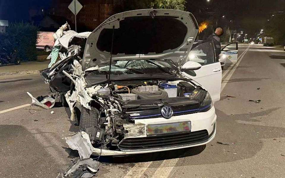 Девушка из Сочи погибла в страшном ДТП с припаркованной фурой в Воронеже