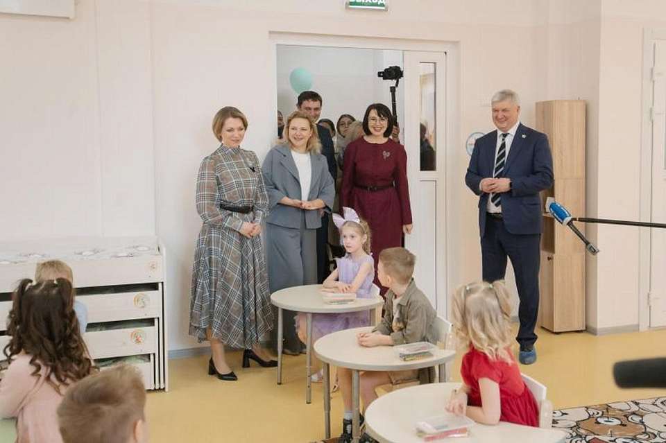 Воронежский губернатор проинспектировал ход строительства мегадетсада