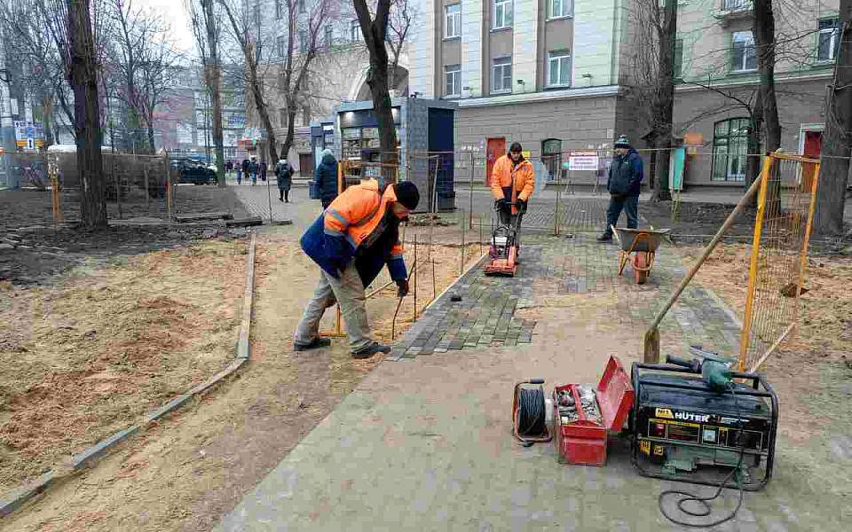 В Ленинском районе продолжают ремонт дорожной инфраструктуры