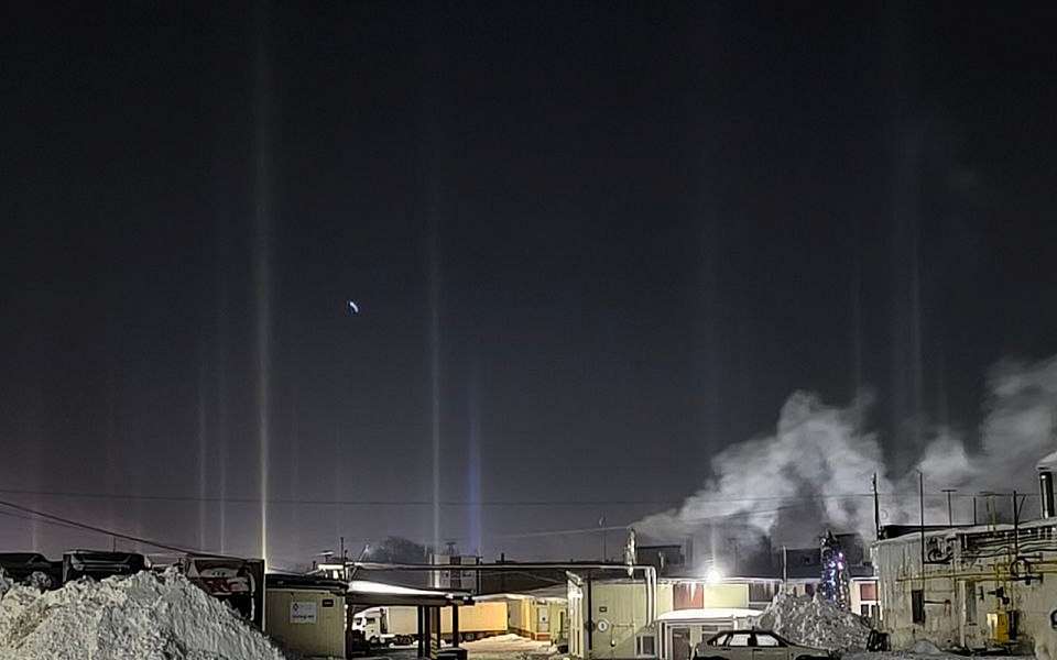 Световые столбы увидели ночью жители Воронежа