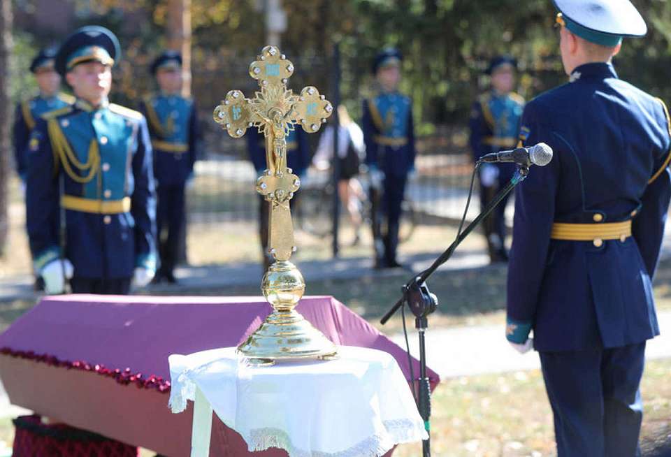 Останки бойцов Красной Армии под гимн РФ и оружейные залпы предали земле в Воронеже